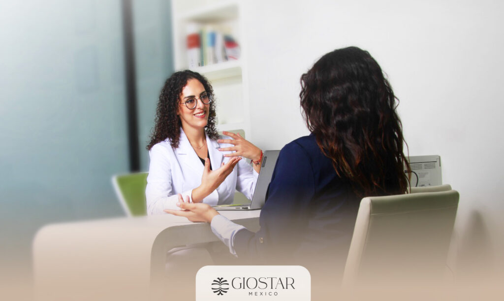 Patient discussing knee pain and regenerative treatment options with physician in Mexico